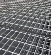 <b>为什么用钢格沐鸣板作吊顶？</b>