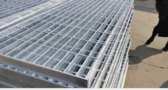<b>钢格栅板焊接在沐鸣测速支承梁上以构成稳固的</b>
