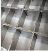 <b>沐鸣测速钢格栅板沟盖板易安装抗压能力强</b>