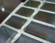 <b>钢格板安装夹沐鸣测速的优点是不会损坏热浸锌</b>