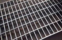 <b>钢格板在制作前沐鸣平台要联系图纸计划对钢格</b>