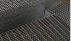 <b>钢制格栅的外沐鸣平台观是通过热浸镀锌处理的</b>