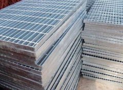 <b>平台钢格板上提沐鸣问及对其扁钢有何要求？</b>