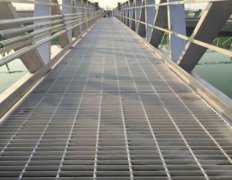 <strong>压焊钢格板和压沐鸣缩钢格板是否一样及</strong>