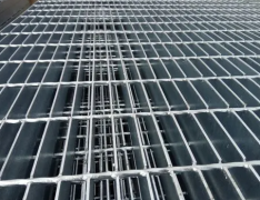 <b>沐鸣镀锌钢格板焊接规范与钢格板焊件的弯曲变</b>