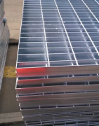 <strong>沐鸣镀锌钢格板如何进行表面处理与不镀</strong>